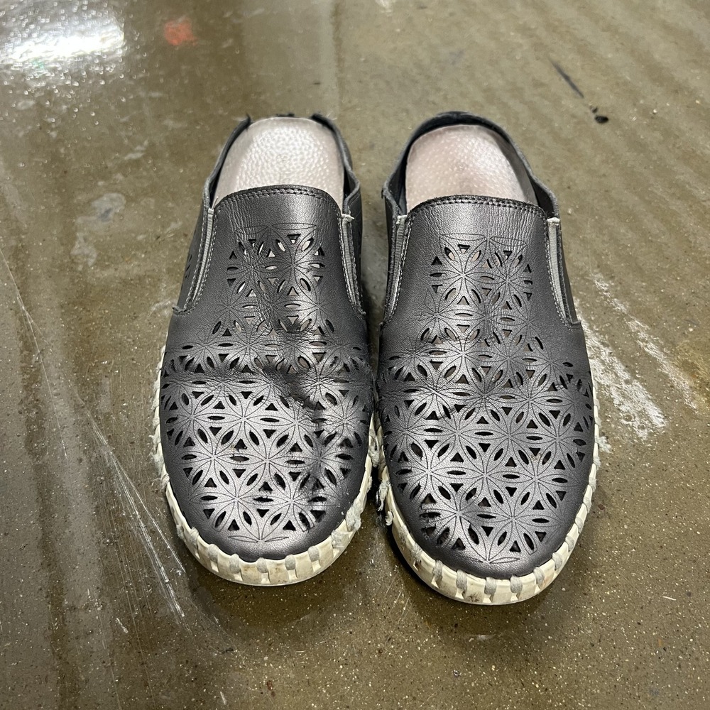 Ilse Jacobsen Tulip Mules Size 39 Womens Pewter Metallic Laser Cut Slip On Flats
